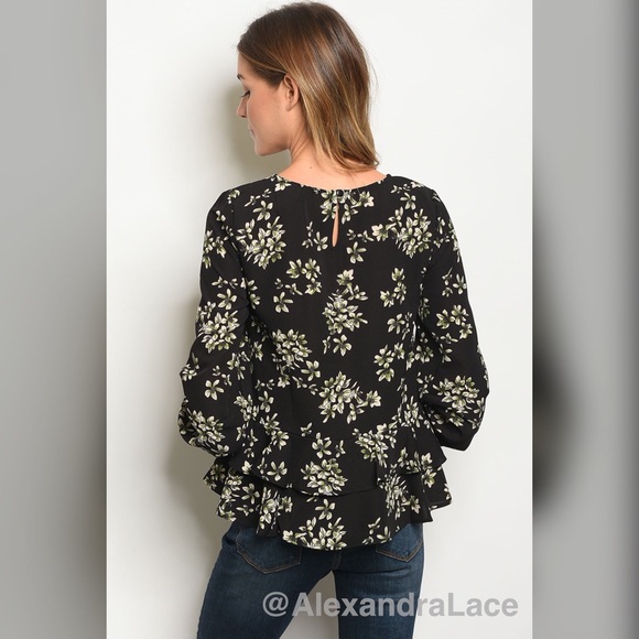 🛑 SALE 🛑 LAST 1✨ Black Floral Blouse ✨ - Picture 2 of 2